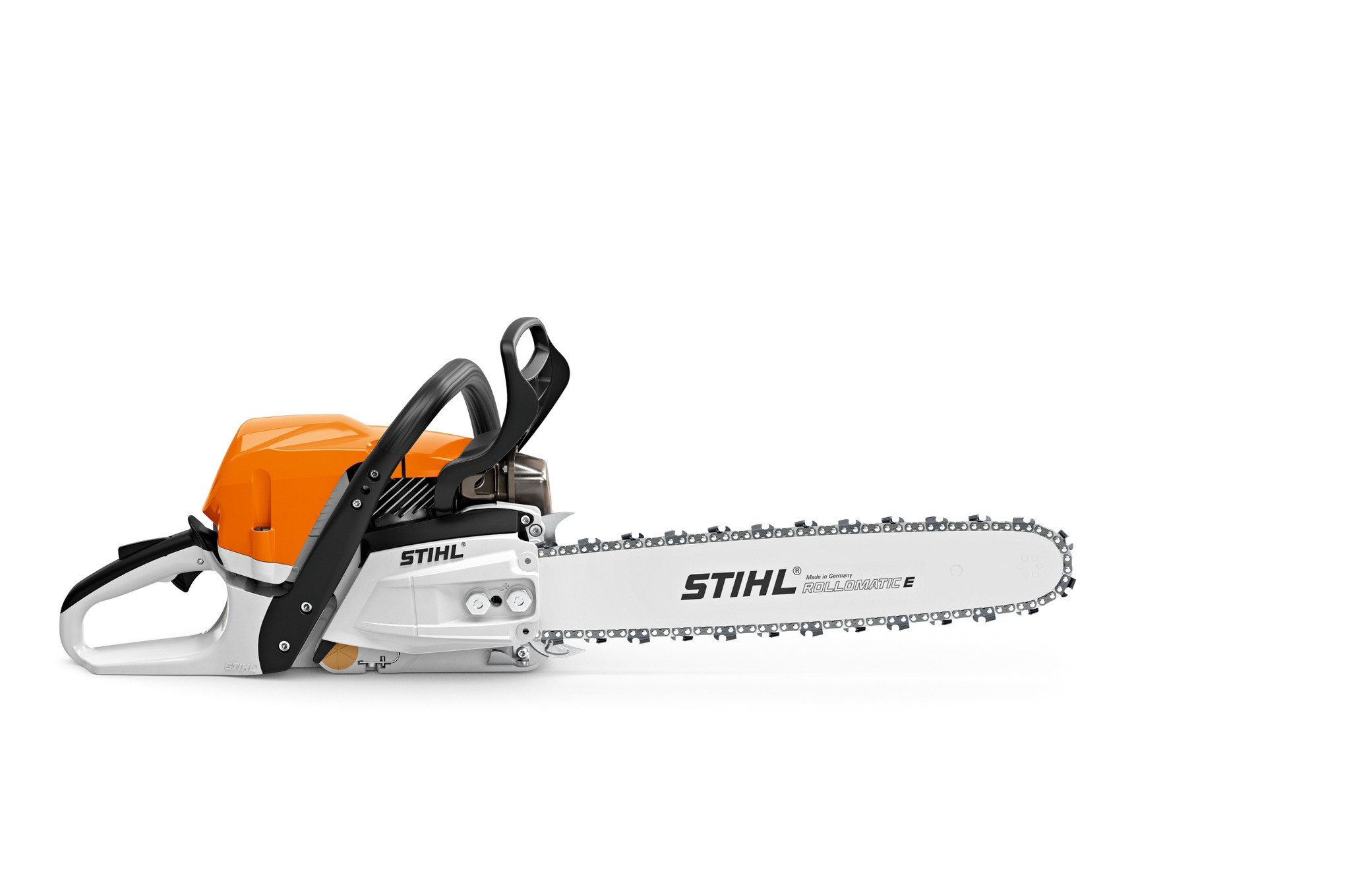 Lightweight and powerful: The STIHL MS 400 C-M is the world’s first chainsaw with a magnesium piston.